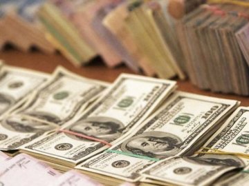 Після вихідних долар та євро трохи подешевшали: курс валют у Луцьку