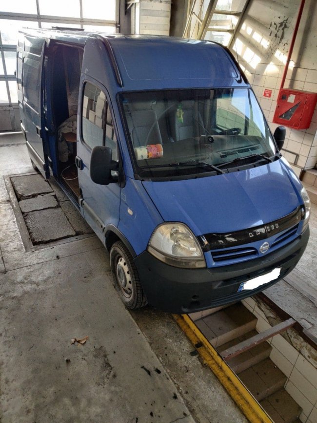 На «Ягодині» у бусі знайшли незаконну партію ножів на 750 тисяч гривень