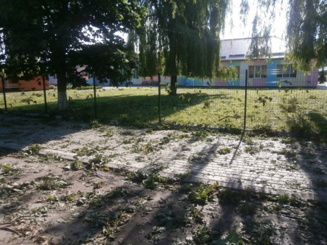 Побиті будинки, автівки та знищені посіви: показали наслідки страшної негоди у районі на Волині. ФОТО