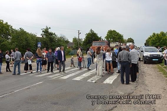 На Волині селяни перекривали дорогу регіонального значення. ФОТО