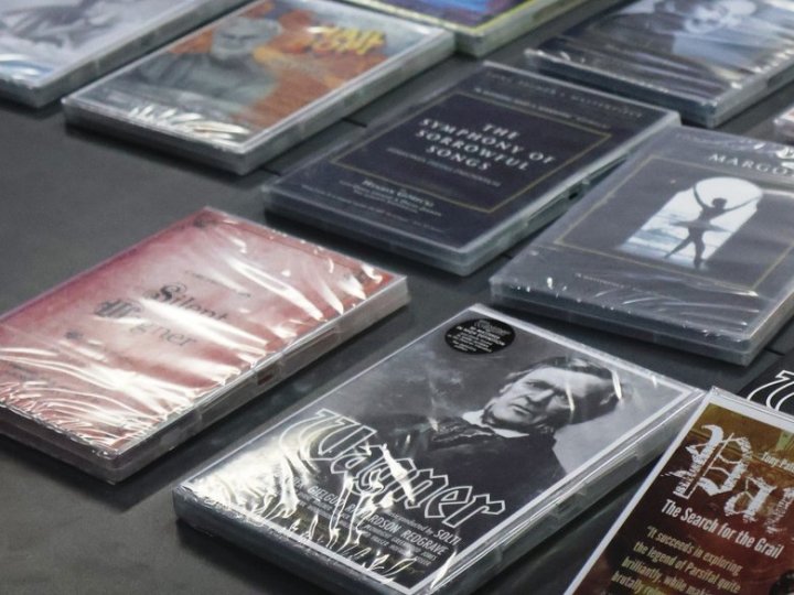 Британський режисер передав волинській бібліотеці свої фільми