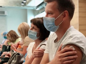 Як не заразитися в черзі на вакцинацію проти COVID-19