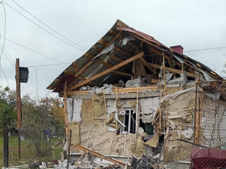 Росія поцілила по житловому будинку на Рівненщині: постраждали жінка з двома доньками