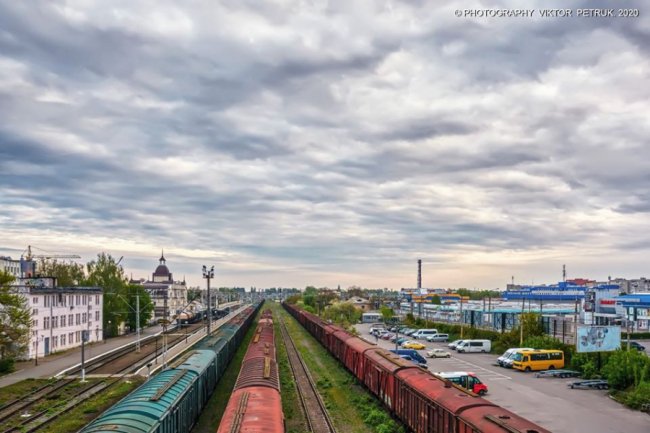 Місто повільно прокидається: безлюдний ранковий Луцьк на фото 