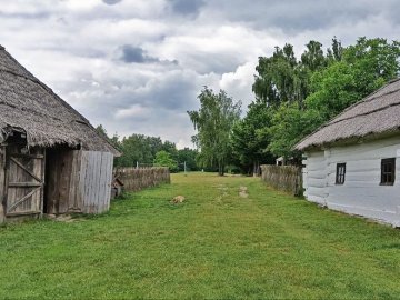У музеї-скансені на Волині реставрують автентичні хати