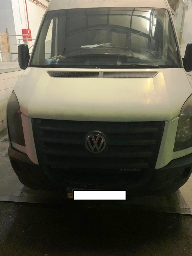 На Волині чоловік намагався перевезти через кордон чорної ікри на майже півмільйона гривень