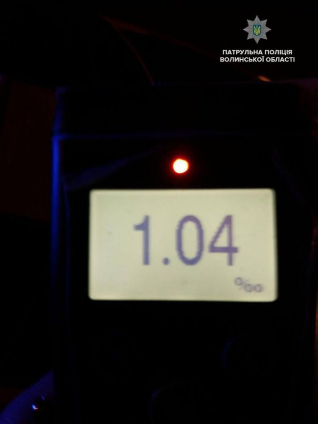 Луцькі патрульні виявили п'яного чоловіка за кермом. ФОТО