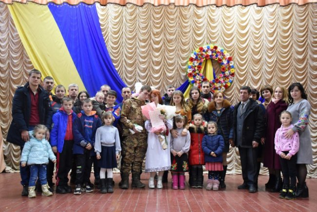 На Водохреще на Волині одружився військовий зі своєю коханою. ФОТО