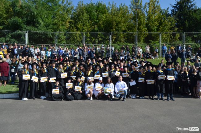 Першокурсників ВНУ імені Лесі Українки урочисто посвятили у студенти. ФОТОРЕПОРТАЖ