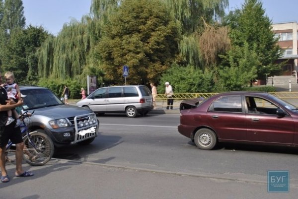 ДТП у Володимирі: «злітна смуга» на вулиці Ковельській. ФОТО