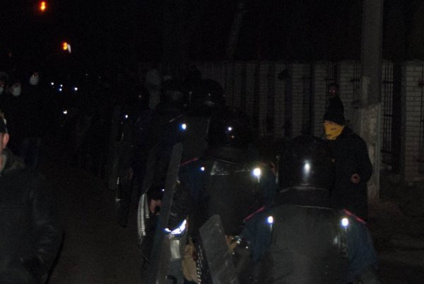 Фото нічного бунту в Луцьку