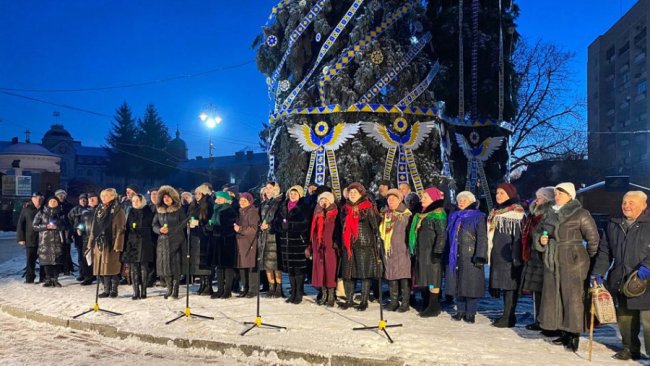 У центрі Луцька відкрили «Ялинку незламності». ФОТО. ВІДЕО