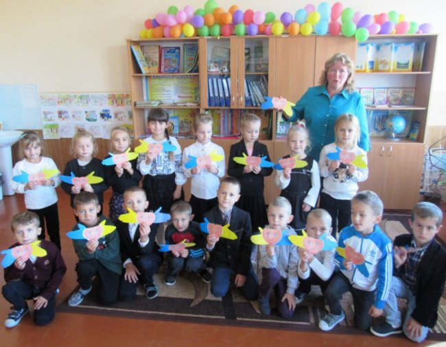 Листи солдату: діти з Волині відправили малюнки на передову