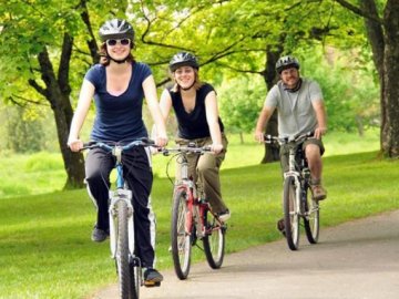 Що потрібно знати, щоб залишитись живим на дорозі: поради знаного луцького велосипедиста