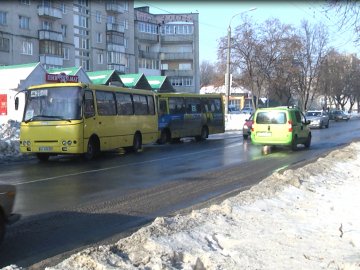 У Луцьку на проспекті Молоді зіткнулися дві маршрутки та автівка. ФОТО