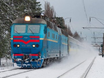 На новорічні свята до волинських потягів додадуть вагони
