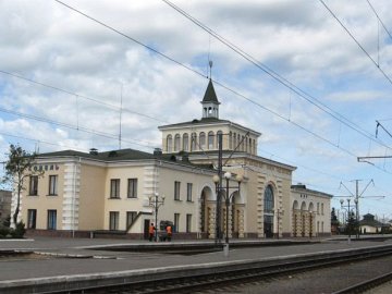 На залізничному вокзалі у Ковелі обікрали чоловіка, який заснув у залі очікування