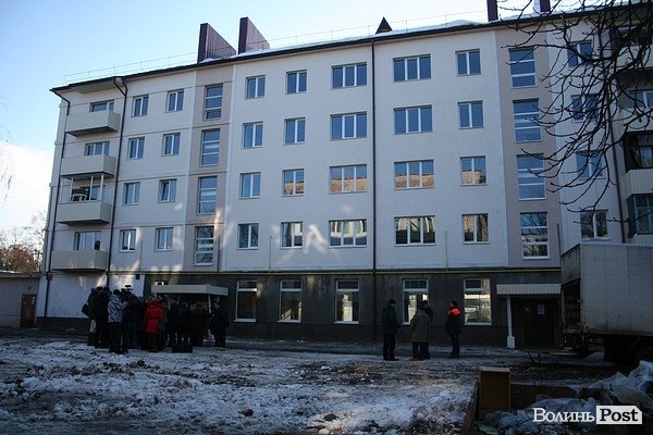 У Луцьку офіційно відкрили обвалений будинок після капітального ремонту. ФОТО