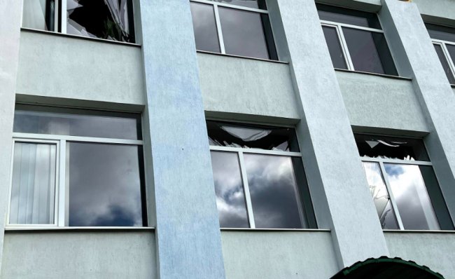 Атака на Хмельниччину: внаслідок падіння уламків «шахедів» є руйнування. ФОТО