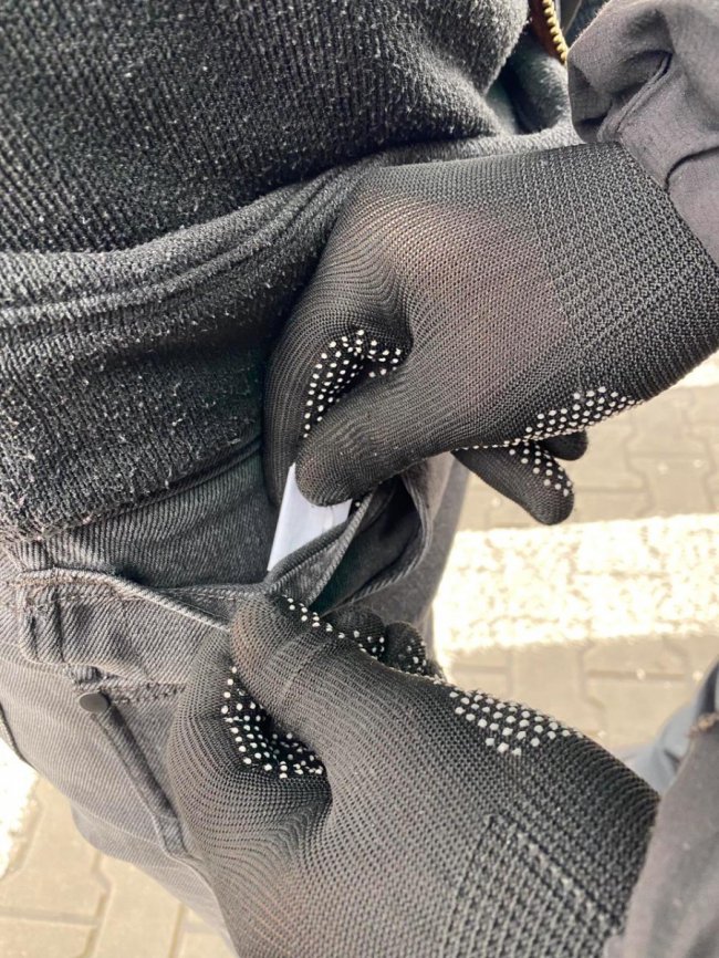 На волинському кордоні пес винюхав наркотики в автомобілі. ФОТО