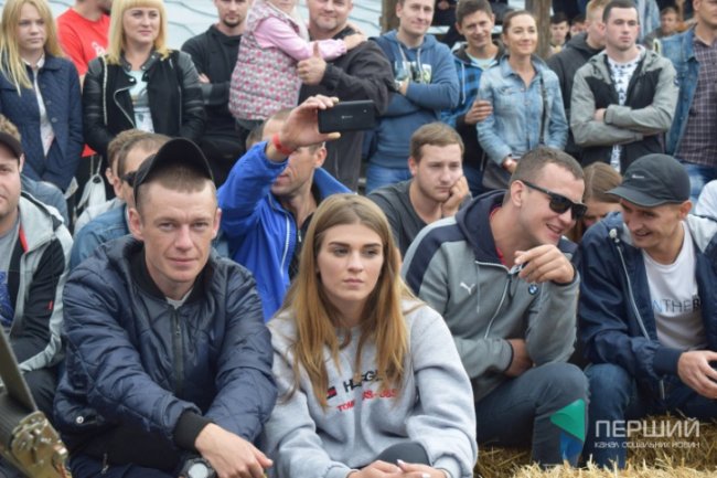 Тестостерон та точні удари: у замку Любарта стартував бійцівський турнір