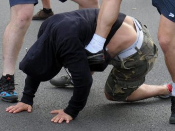 Відомо, хто напав на двох хлопців на проспекті Перемоги у Луцьку. ФОТО