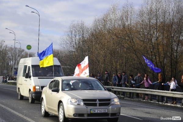 Євроланцюг за 50 кілометрів від Луцька. ФОТО. ВІДЕО
