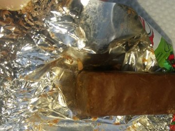 Лучанка в магазині купила цукерки з хробаками. ФОТО