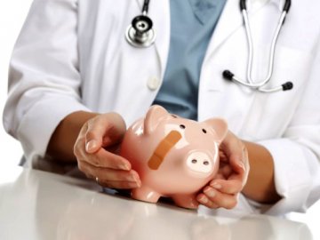 Медпрацівників волинської лікарні на кілька місяців відправили у відпустку за свій рахунок