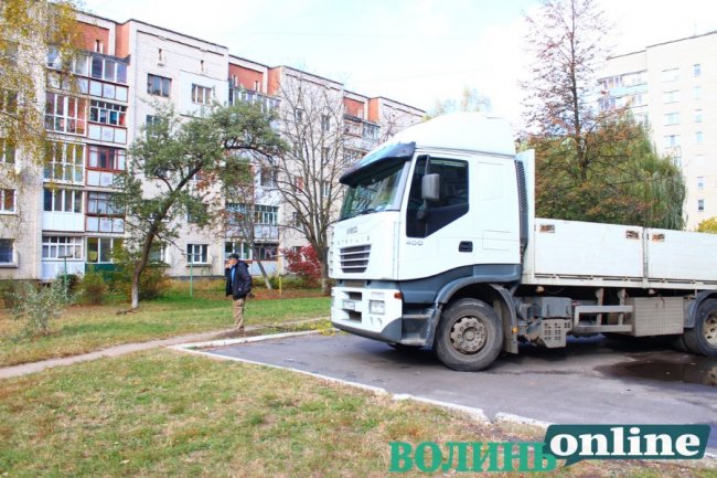 У Луцьку муніципали знесли незаконні паркани. ФОТО