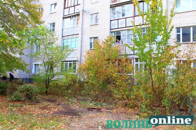 У Луцьку муніципали знесли незаконні паркани. ФОТО