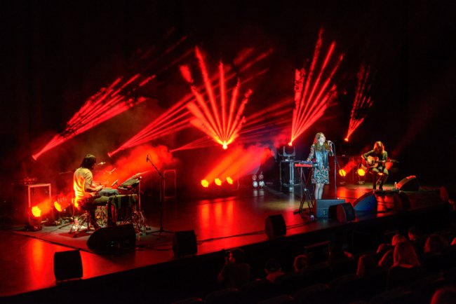 Душевно і «для своїх»: у луцькому «Промені» виступив гурт «Один в каное». ФОТО