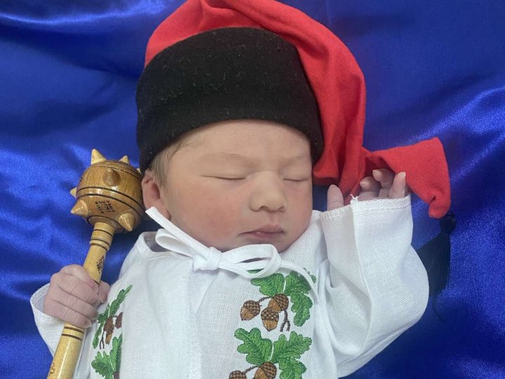 У Луцьку у День незалежності народився козак на ймення Ато, якому подарували першу вишиванку