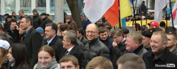 «Вставай, Україно» у Луцьку: обличчя протесту. ФОТО