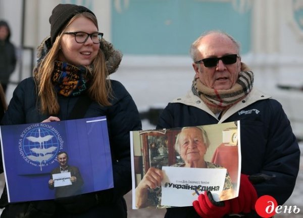 Флешмоб до Дня Соборності об'єднав 58 країн світу. ФОТО