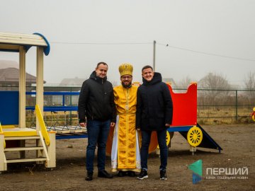 На території луцької церкви відкрили дитячий майданчик. ФОТО*