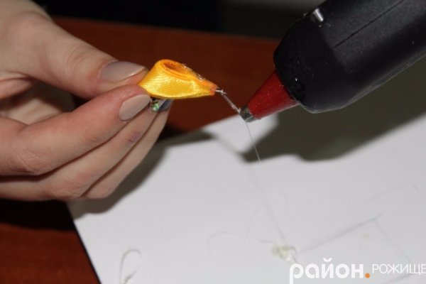 Волинська майстриня показала, як зробити новорічну іграшку власноруч 