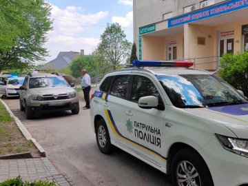 Волинські патрульні супроводили вагітну жінку до пологового будинку