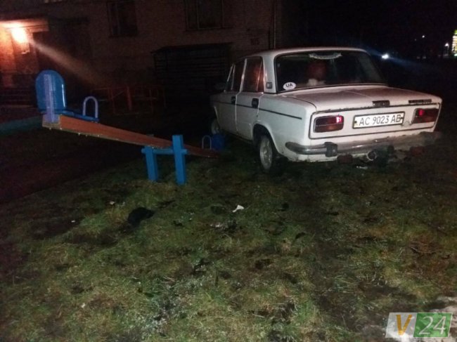 П'яний лучанин на авто «влетів» у дитячий майданчик