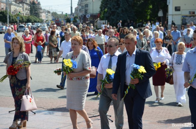 З квітами і віршами: у Луцьку вшанували пам'ять Лесі Українки