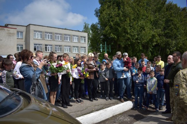 Волинські школярі спільно з волонтерами відремонтували автомобіль для 14 ОМБр. ФОТО