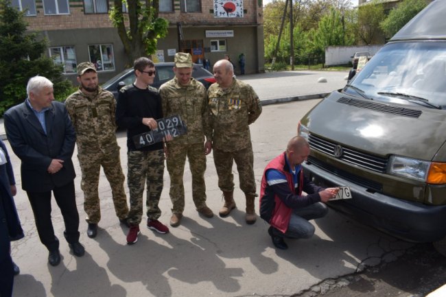 Волинські школярі спільно з волонтерами відремонтували автомобіль для 14 ОМБр. ФОТО