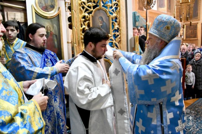 Очільник УПЦ (МП) Нафанаїл відправив святкову службу у луцькому храмі. ФОТО