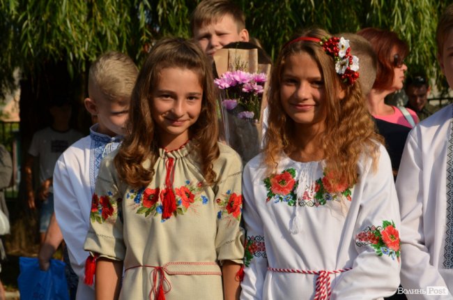 Перший дзвоник у луцькій школі №17. ФОТО