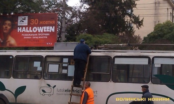 Подробиці пожежі в луцькому тролейбусі. ФОТО