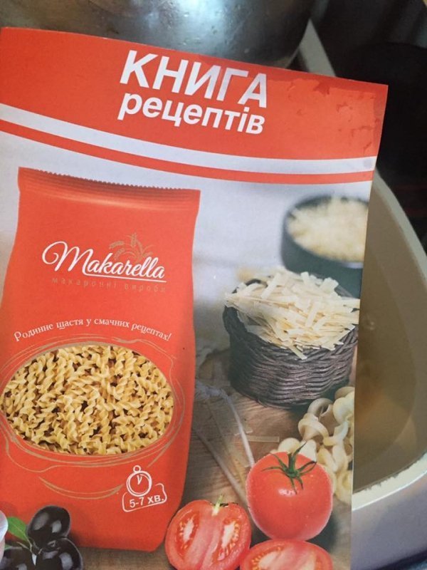 На гастрономічному фестивалі лучанка придбала макарони з черв’яками. ФОТО