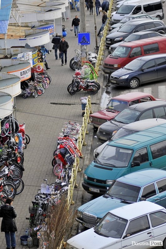 Завокзальний ринок. БУДНІ МІСТА