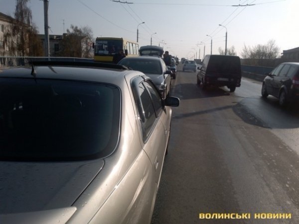 У Луцьку - аварія на мосту. ФОТО