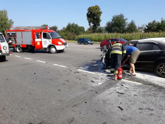 На Львівщині автобус з 44 пасажирами потрапив у аварію. ФОТО