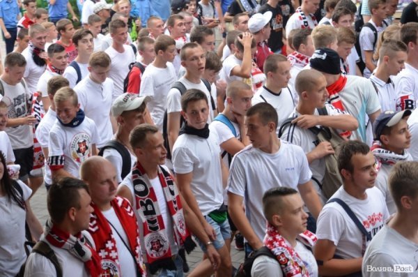 Фанати «Волині» «задимили» центр Луцька. ФОТО